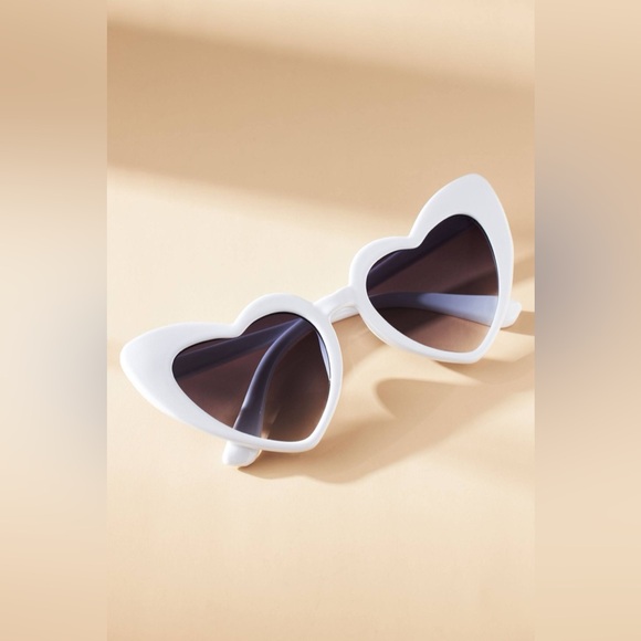 heart glasses Accessories - White retro flirty Heart Sunglasses Bachelorette Barbiecore vacation valentines